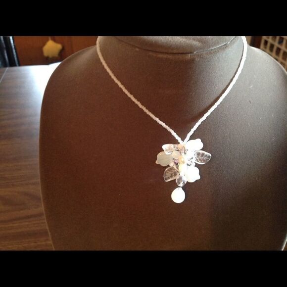 QVC Glass beaded necklace with flower - Picture 2 of 6